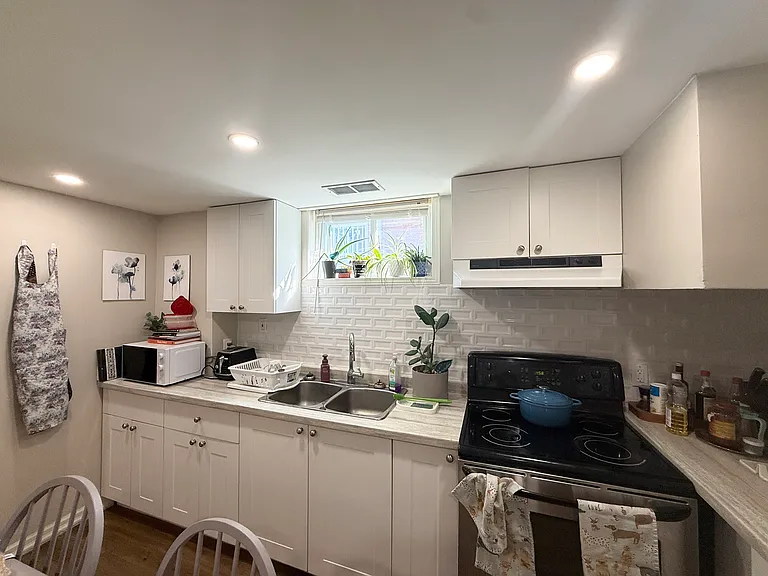 930 Mayfair Cres #2 — Photo 13