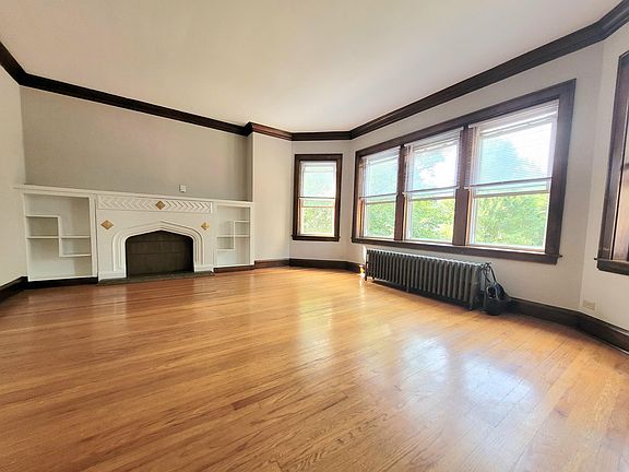 2nd image of 1925 W Belle Plaine Ave APT 2