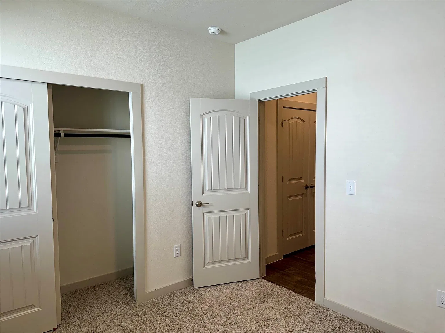 4 bed, 2.0 bath, 1837 sqft, $2,150 — Photo 4