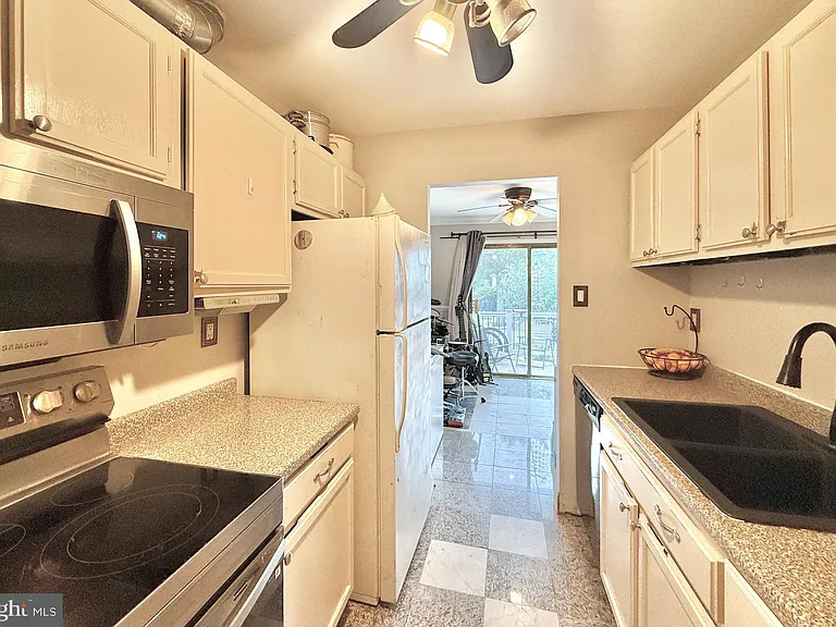 64 Woodway Dr — Photo 18