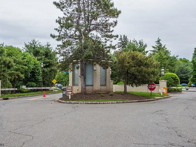 74 Park Gate Dr — Photo 6