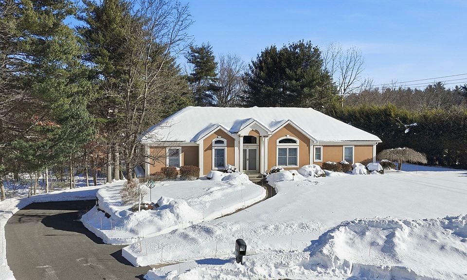 1st image of 25 Winding Brook Ln