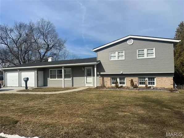 35 Holiday Dr, Hannibal, MO 63401