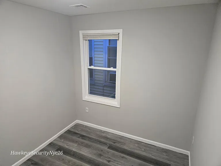 385 S 20th St — Photo 7