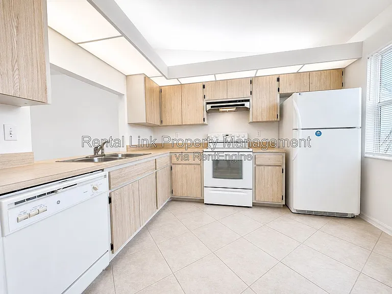 320 SW 3rd Pl #2 — Photo 11