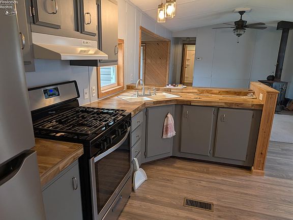 5th image of 220 Maple Ln #85