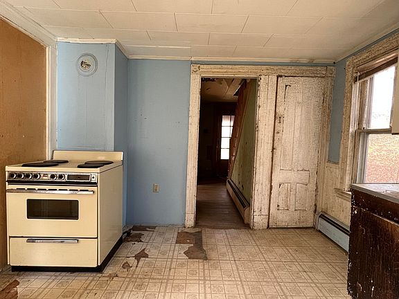 5th image of 26 S Railroad Street