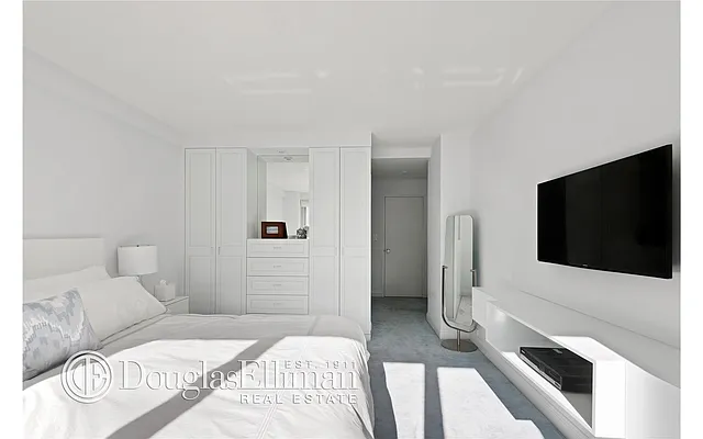 Sold by Douglas Elliman | media 20