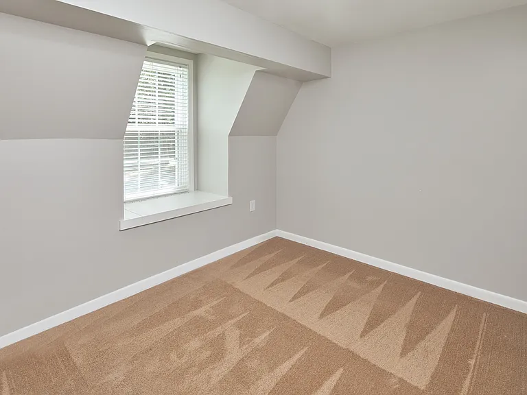 Yarmouth Landing Apartment Homes — Photo 11