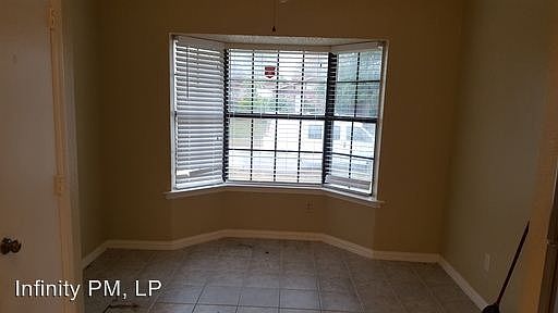 3rd image of 4002 Fletcher Dr