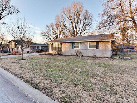 2nd image of 915 Wilshire Dr