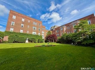 70 Strawberry Hill Ave APT 5-2D, Stamford, CT 06902