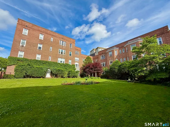 70 Strawberry Hill Ave APT 5-2D, Stamford, CT 06902