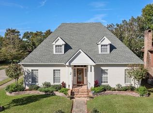 87 Yosemite Dr, New Orleans, LA 70131