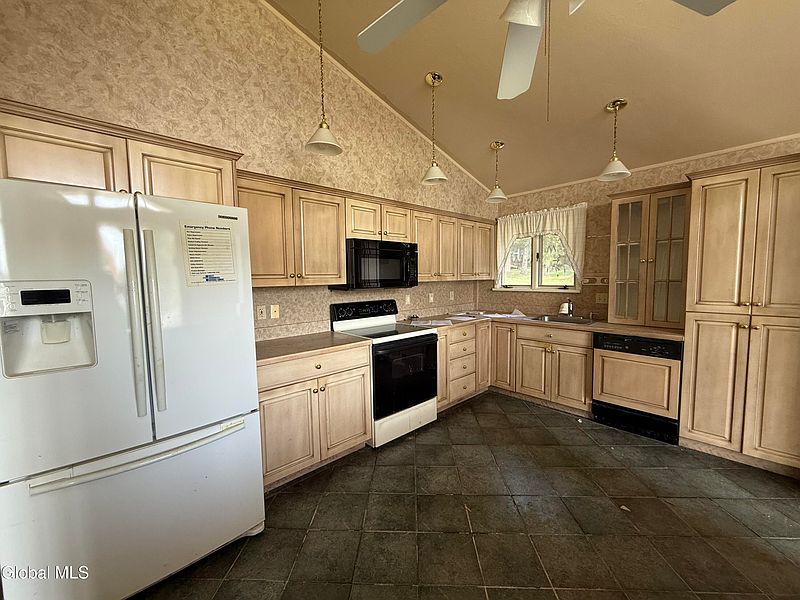 4th image of 112 Country Ridge Court
