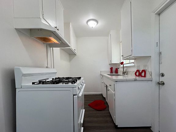 4th image of 1079 E 21st St APT B