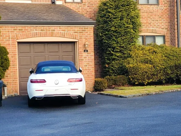 45 Windsor Gate #45, North Hills, NY 11040