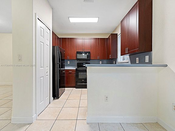 5th image of 2511 SE 14th Ct