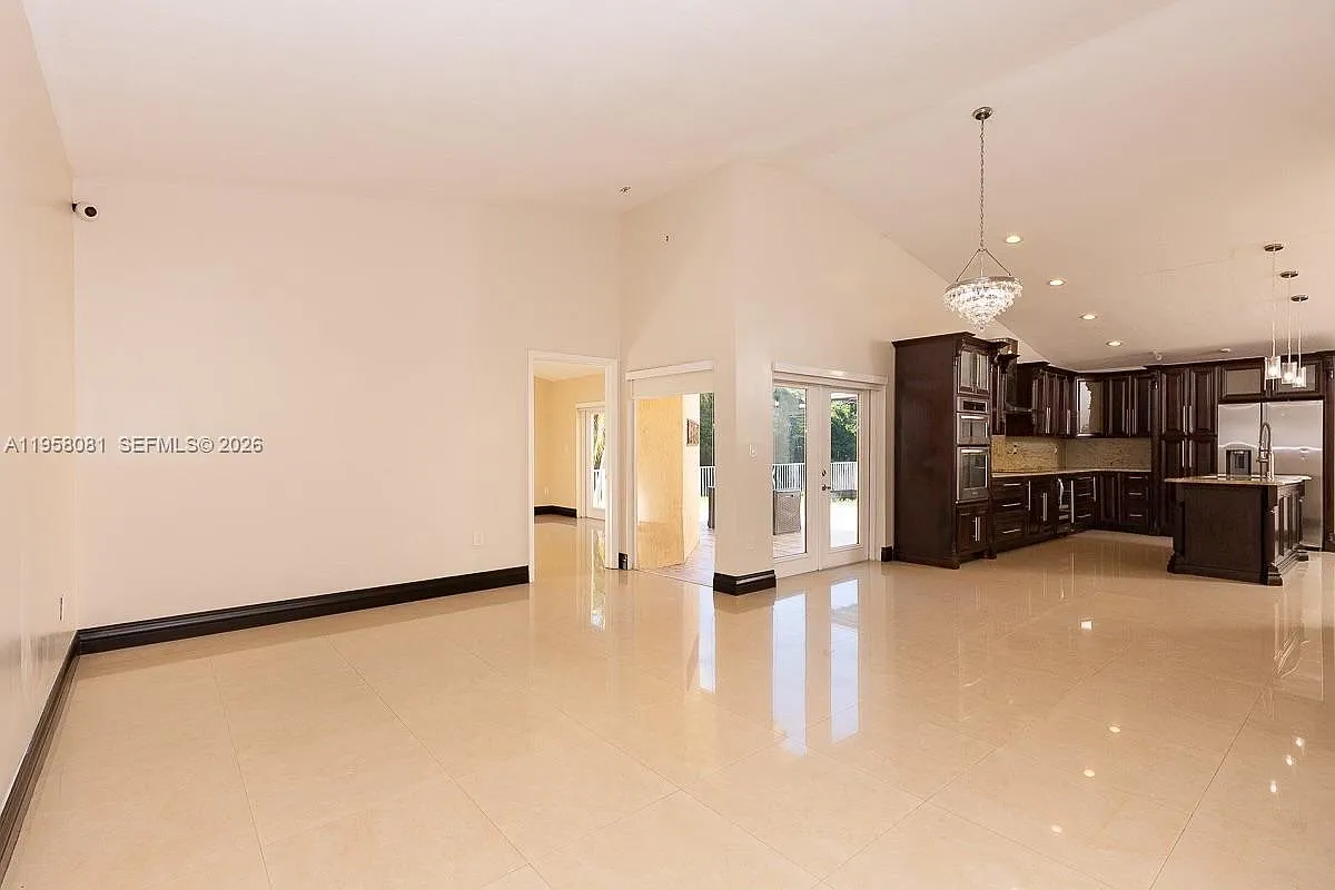 3 bed, 1452 sqft, $4,200 — Photo 3