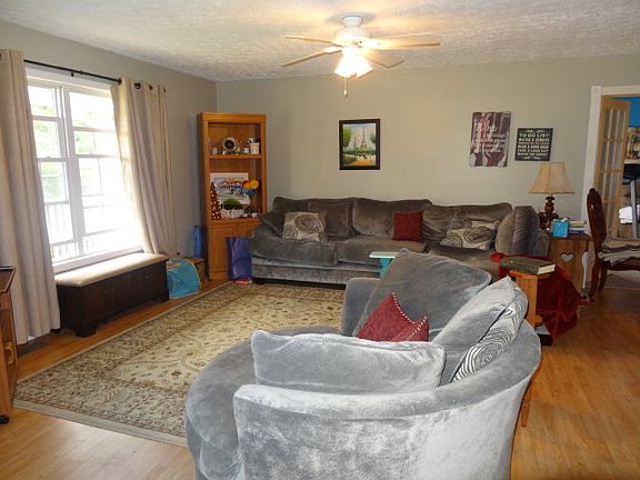 2nd image of 221 Stone Glen Ln