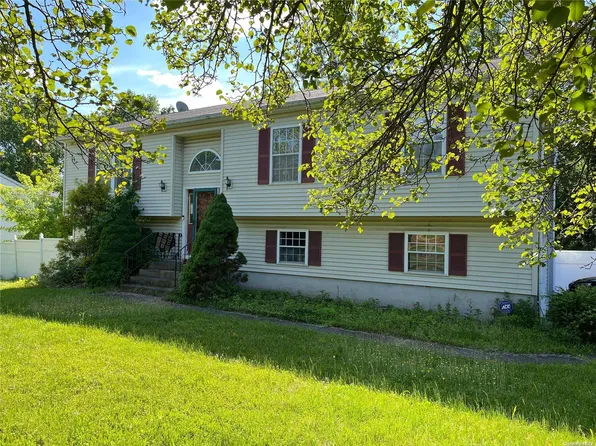 65 New Clarkstown Road, Out Of Area Town, NY 10954