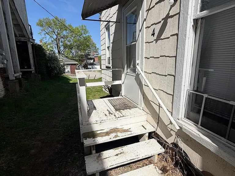 212 Tinkler St — Photo 4