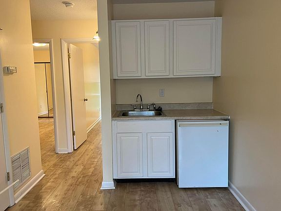 5th image of 1317 Bradley Dr