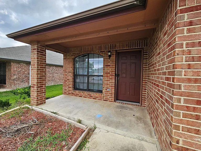 3706 Dustin Ct — Photo 1
