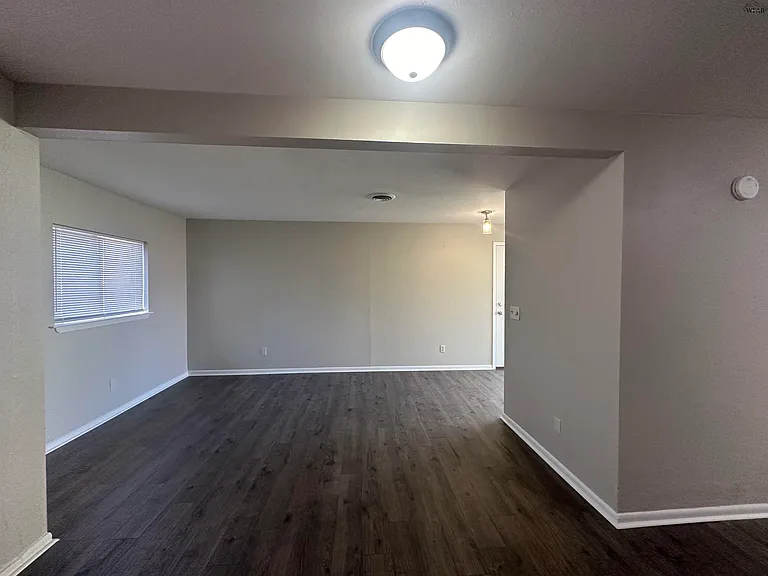 910 Van Horn St — Photo 6