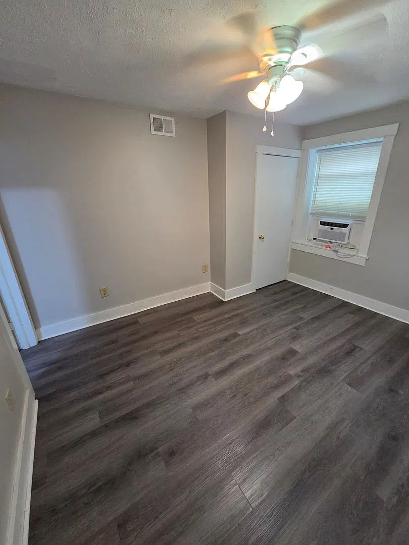 911 Forest Ave — Photo 3
