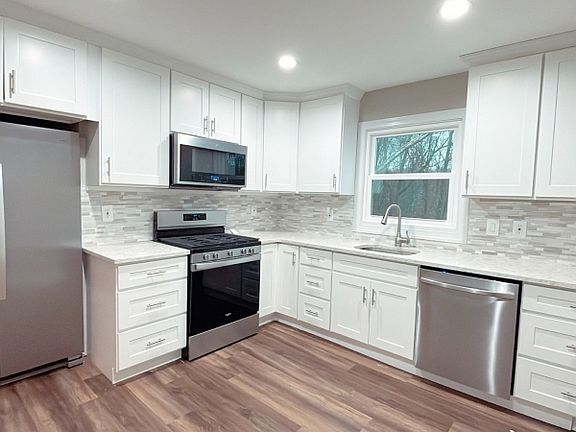 4th image of 88 Lakewood Ter Floor 2