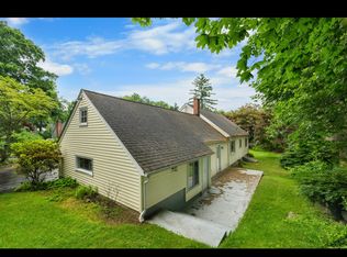 7 Red Barn Ln, Norwalk, CT 06850