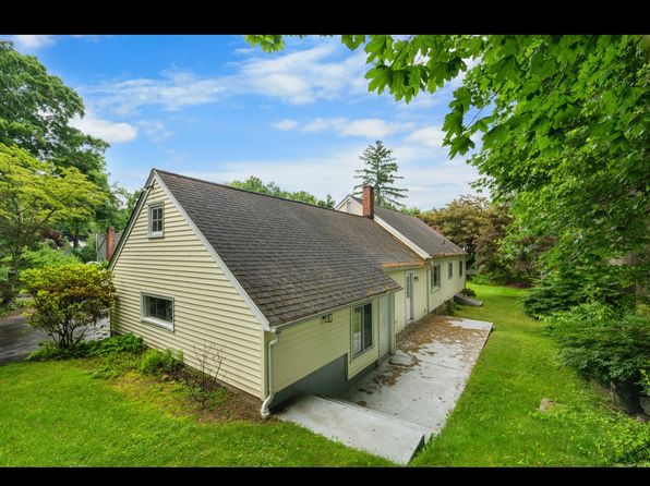7 Red Barn Ln