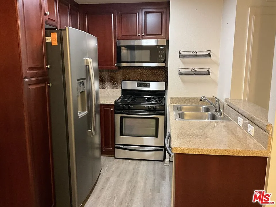 1 bed, 1.0 bath, 750 sqft, $1,995 — Photo 3