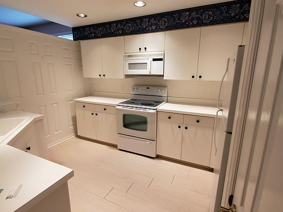 5th image of 25204 Pelican Creek Cir APT 103