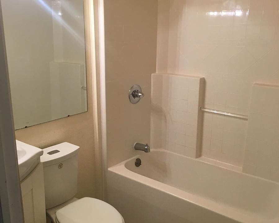 2nd image of 308 NE 50th St #B