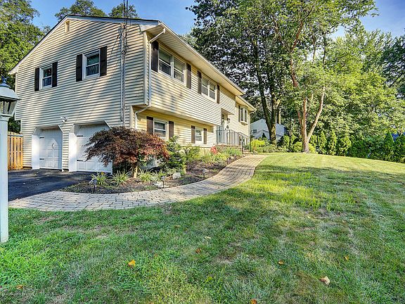 2nd image of 421 Park Dr