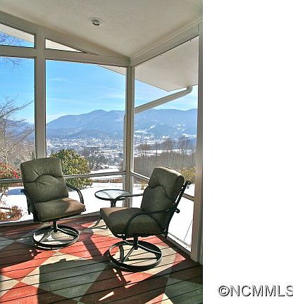 3rd image of 25 Lamplighter Dr