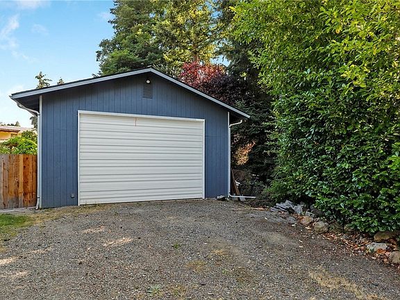 3rd image of 12060 NE 137th Ct