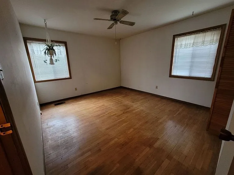801 E Gerhart St — Photo 5