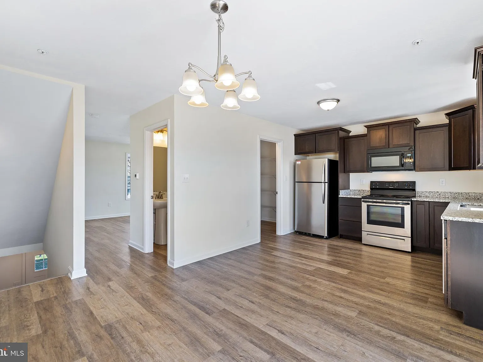 4 bed, 2.5 bath, 1625 sqft, $1,950 — Photo 4