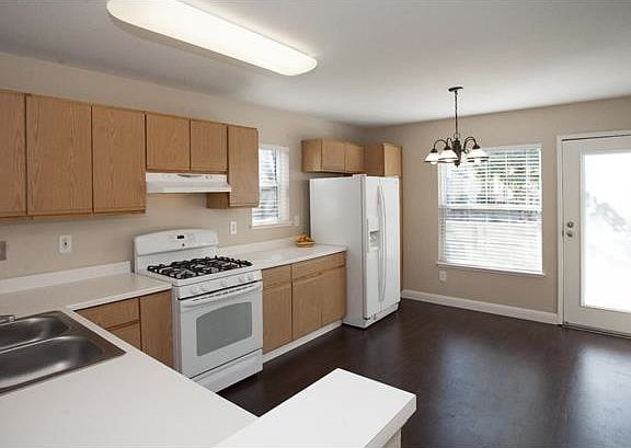 4th image of 2063 E San Antonio St