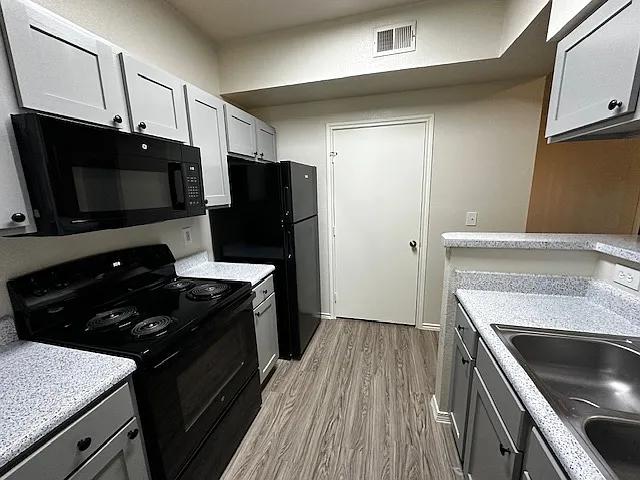 The Lodge at Lost Pines Apartments — Photo 71