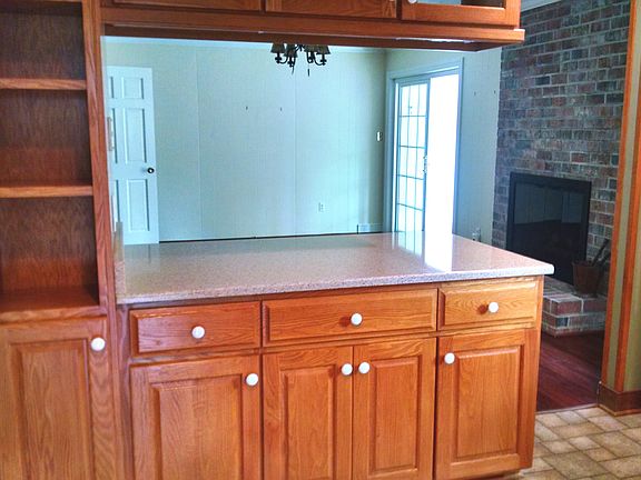 Island shared w/family room