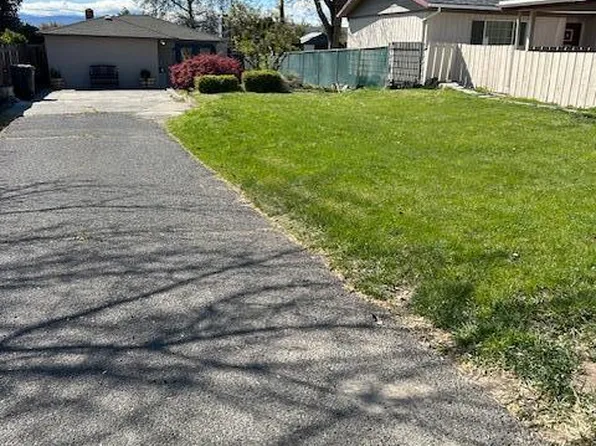 208 S 47th Ave, Yakima, WA 98908