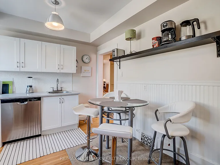 473 Clarence St E — Photo 6