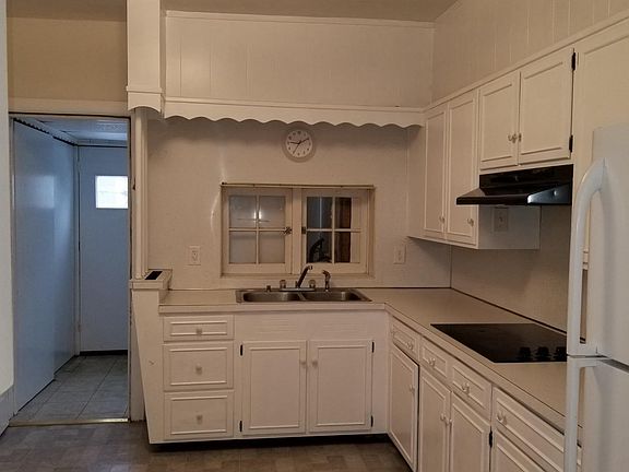 Eat-in Kitchen