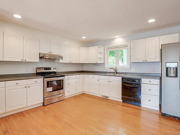 5th image of 31 Upland St #0