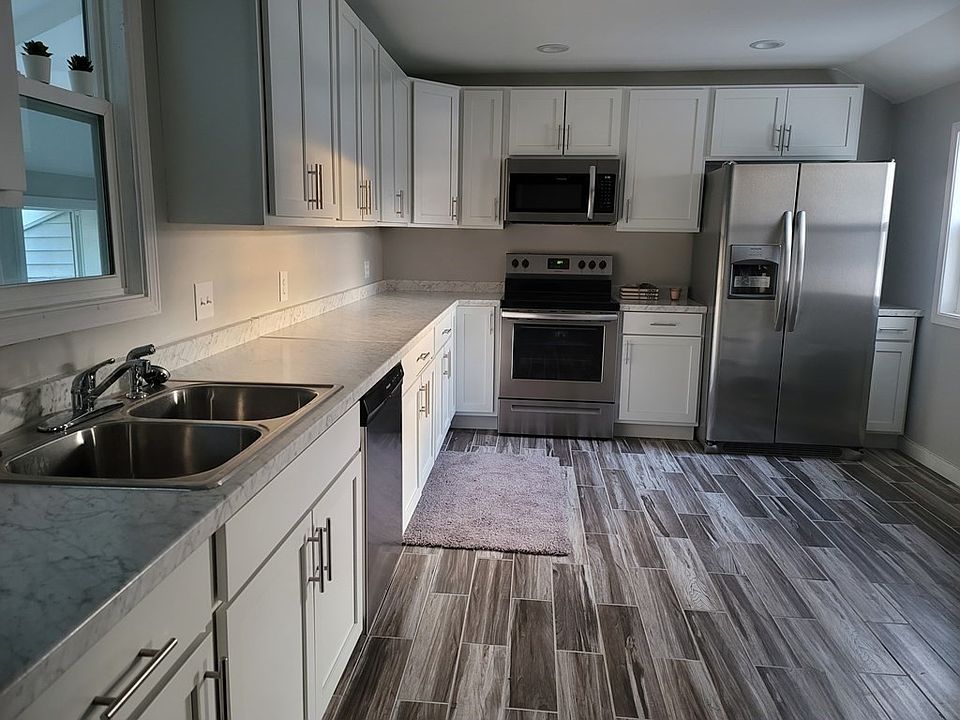 2nd image of 51 Pine Grove St