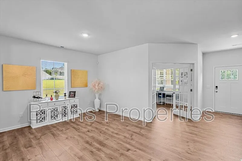 4 bed, 3.5 bath, 3108 sqft, $3,325 — Photo 2